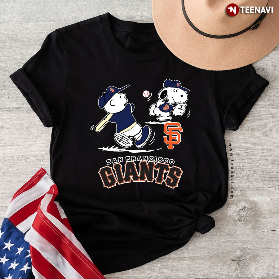 Peanuts Charlie Brown And Snoopy Playing Baseball San Francisco Giants T-Shirt