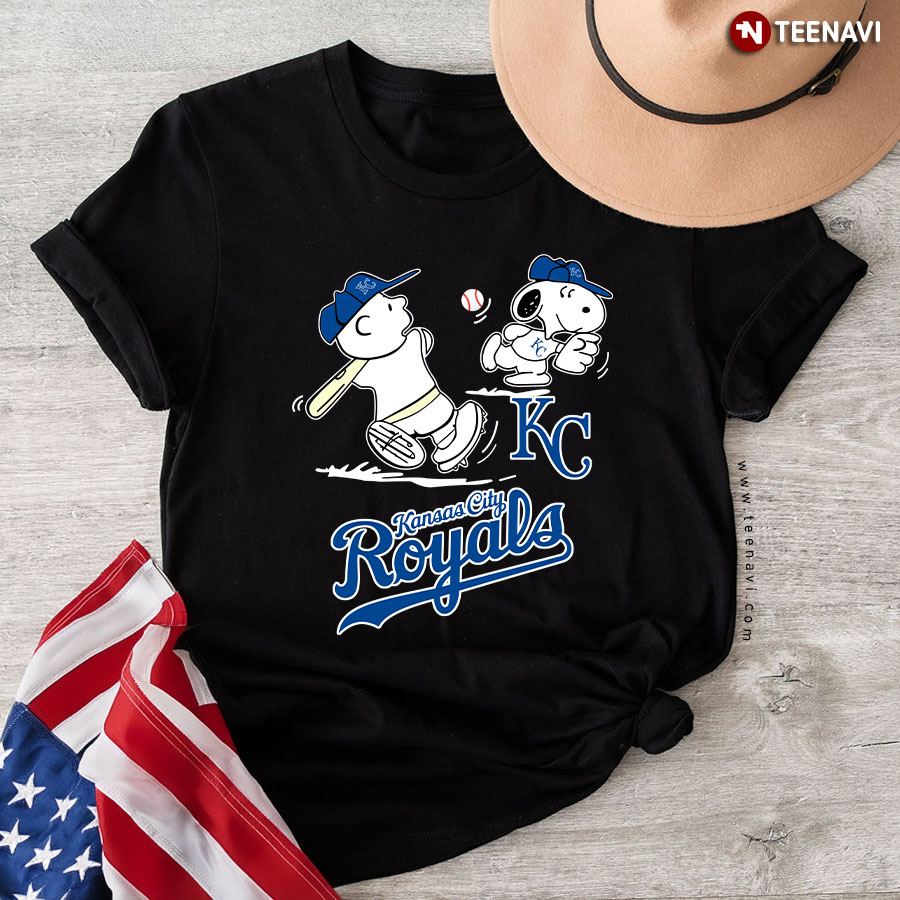 Peanuts Charlie Brown And Snoopy Playing Baseball Kansas City Royals T-Shirt